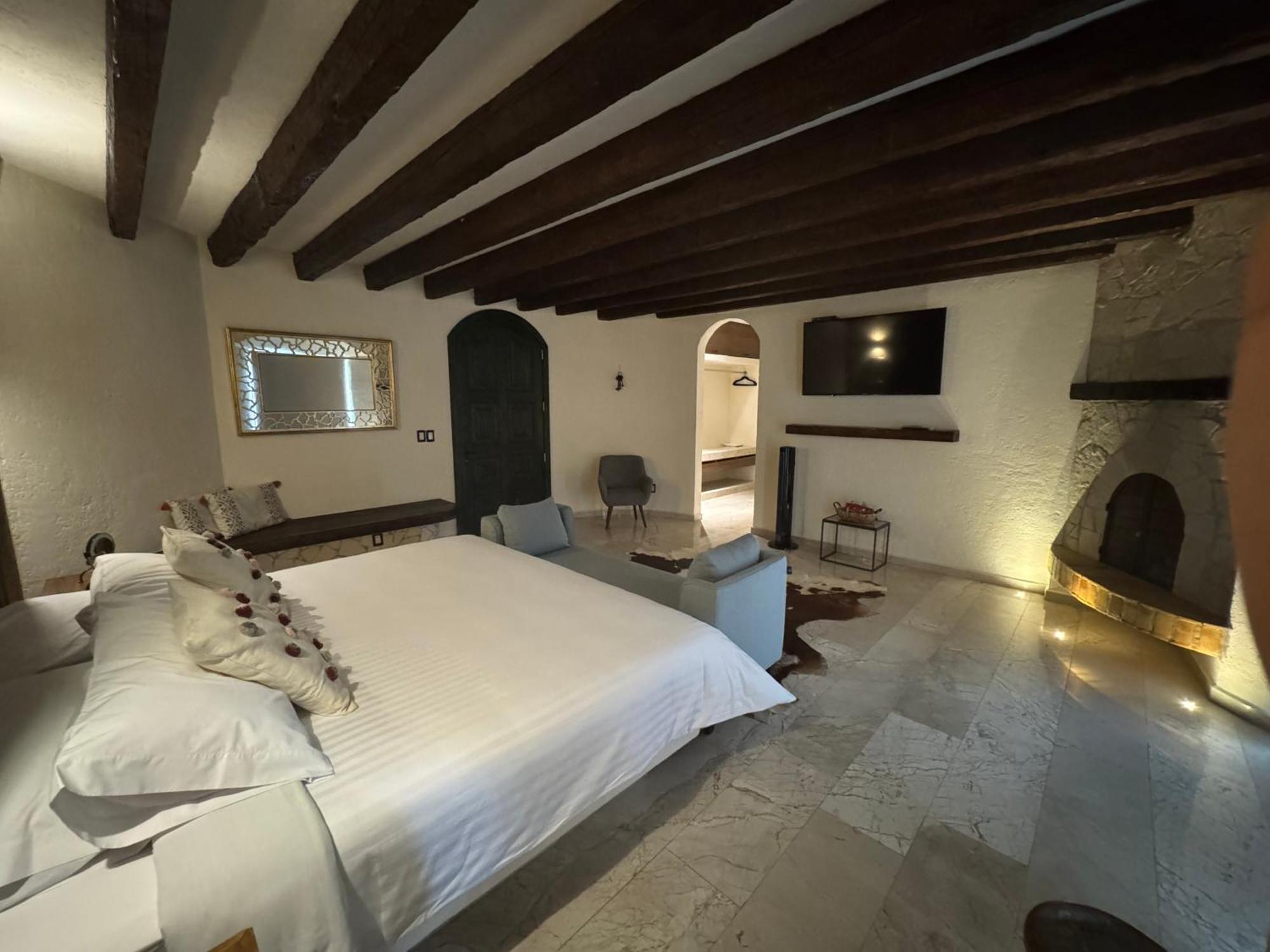 Porta Paradiso Valquirico, Albergo Boutique Santeagueda Exterior foto